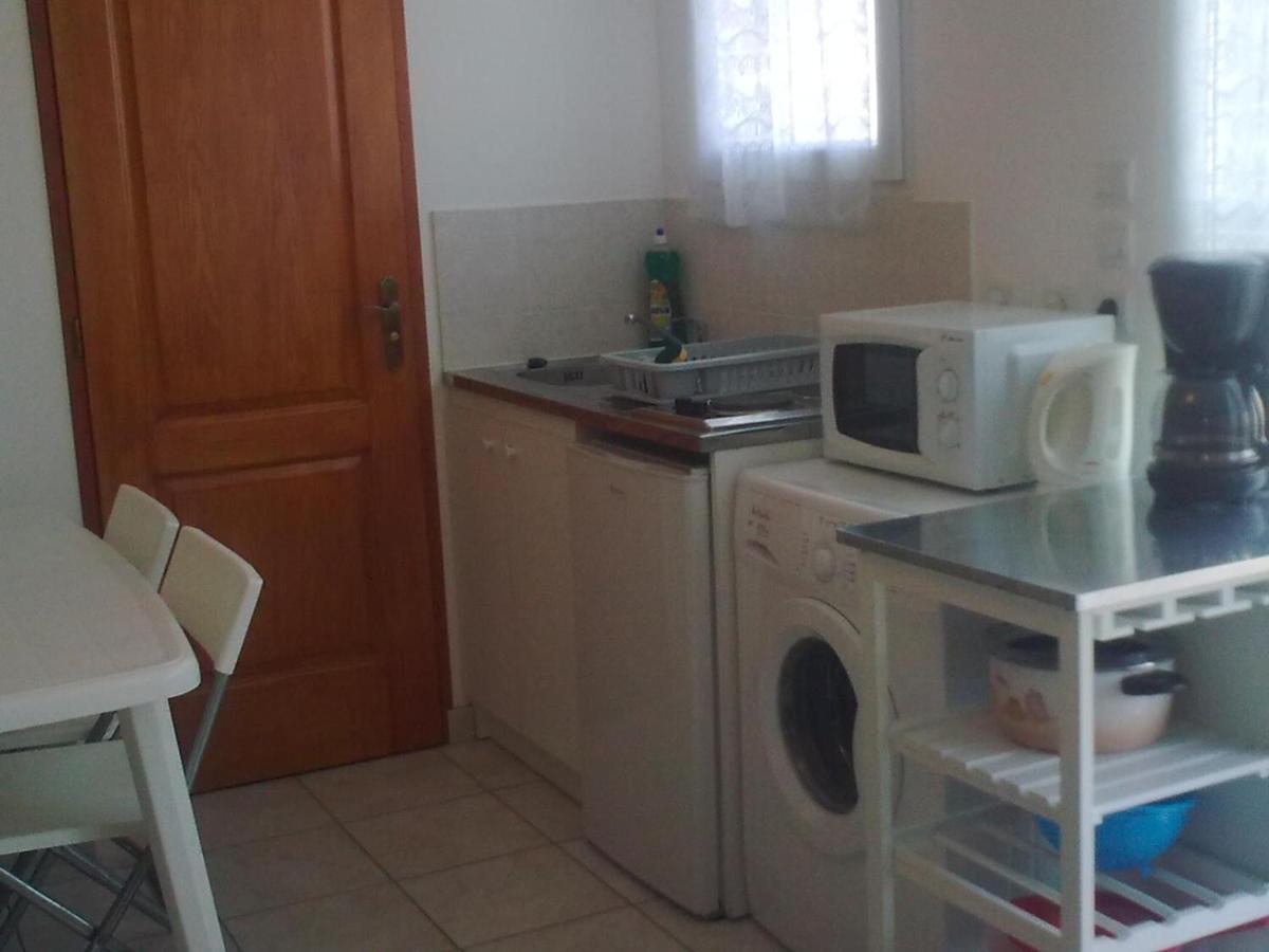 Apartament Studio Climatise. Proche Parking, Commerces Et Mer Carqueiranne Zewnętrze zdjęcie