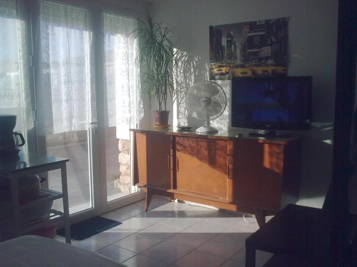 Apartament Studio Climatise. Proche Parking, Commerces Et Mer Carqueiranne Zewnętrze zdjęcie